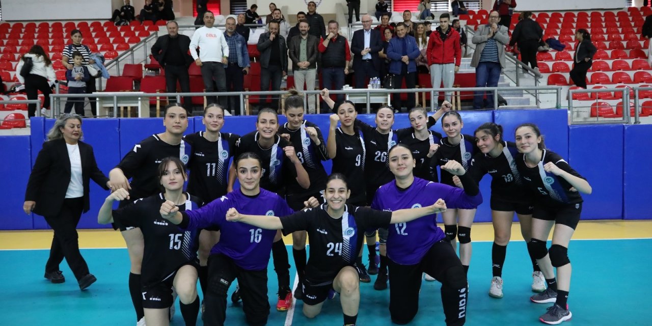 Odunpazarı Kadın Hentbol Takımı seriyi 4'ledi