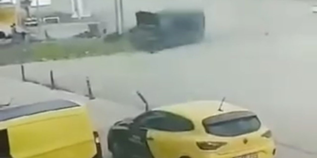 Bursa'da ticari araç  yakıt istasyonuna girdi