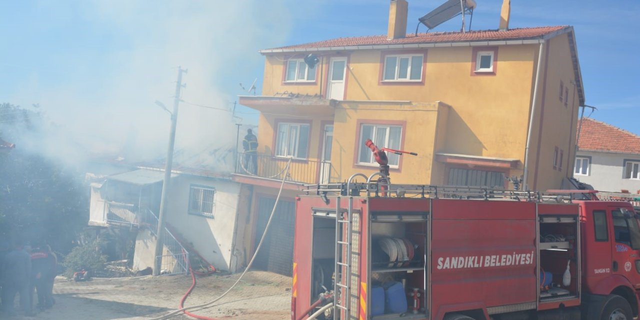 Afyonkarahisar’da çıkan yangın panik yarattı