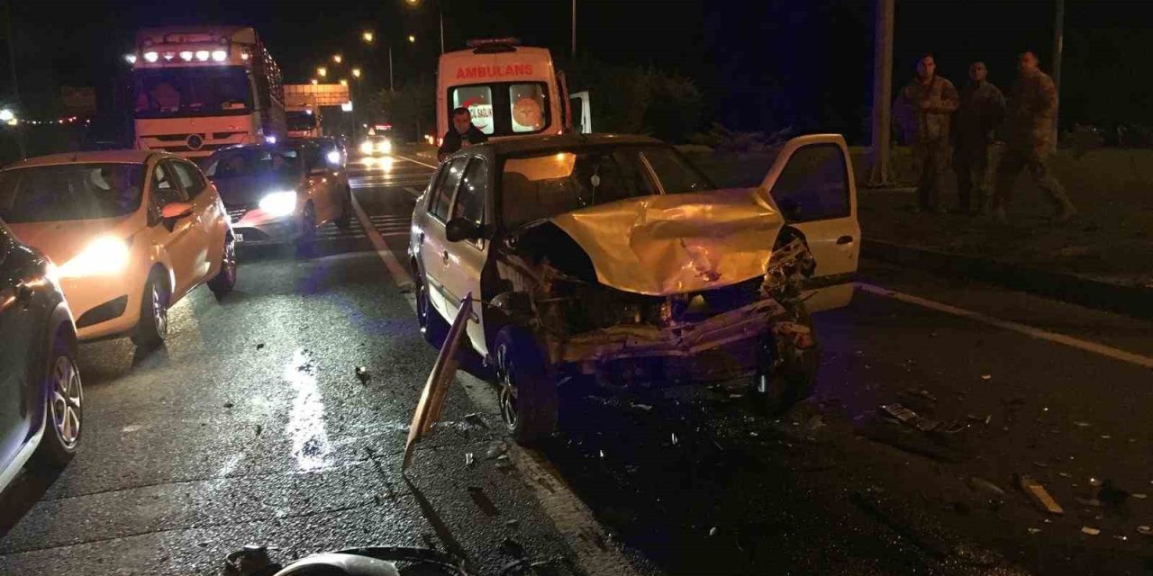 Trafik ışıklarında zincirleme kaza