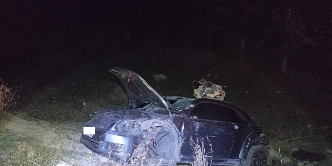Afyon'da otomobil kontrolden çıktı: 5 yaralı