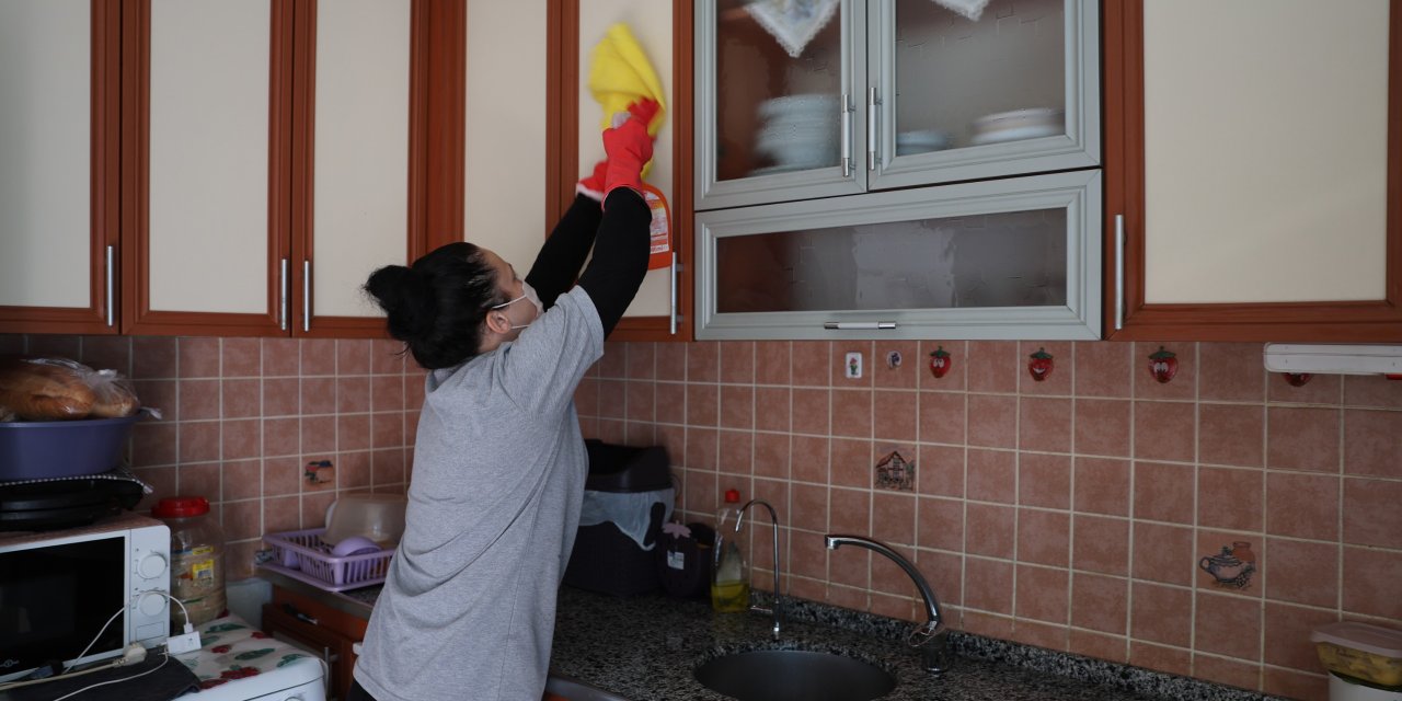 Büyükşehir'in “Evde temizlik” hizmeti devam ediyor