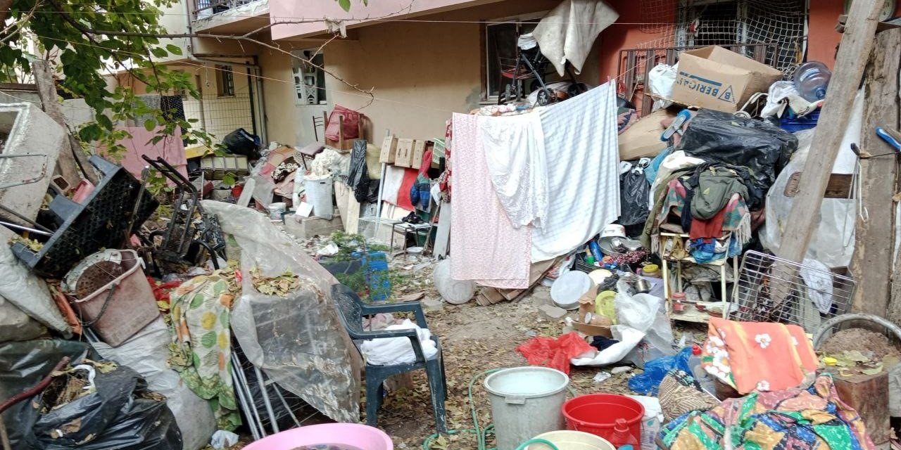 Eskişehir'de çöp evden çıkanlar şok etti