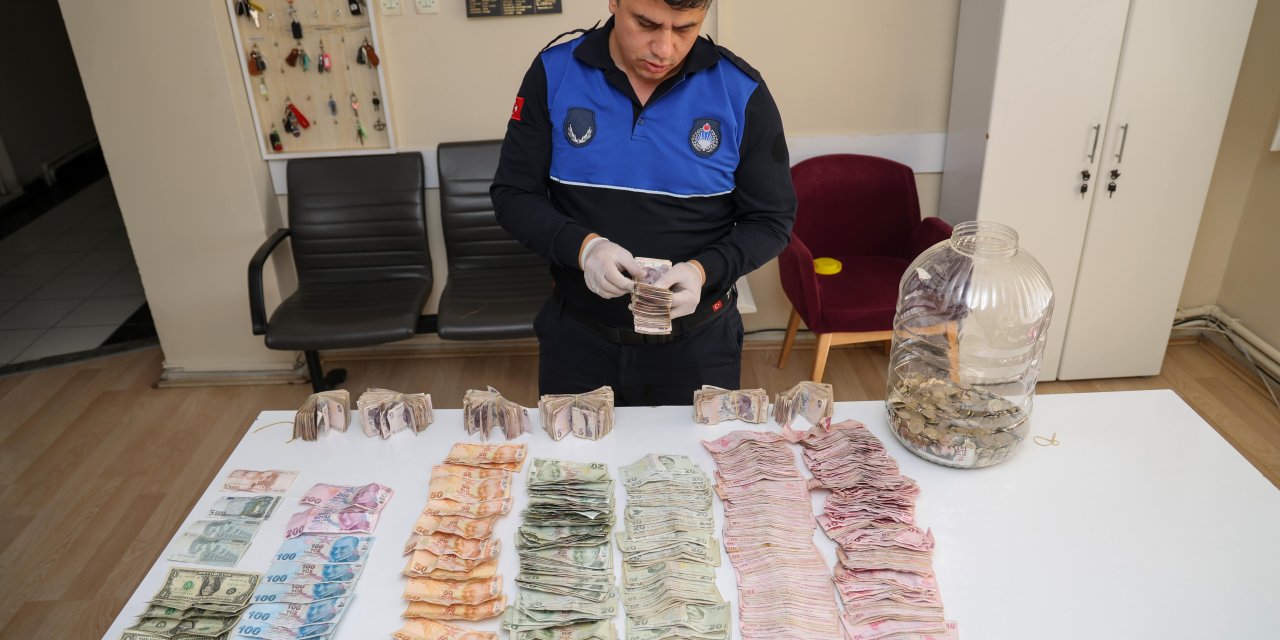 Zabıtanın yakaladığı dilencinin üstünden çıkan para şok etti