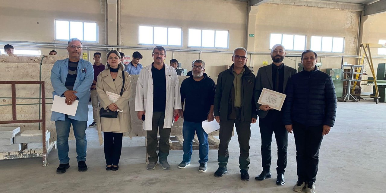 Şehitliğin bakımını yapan öğrencilere teşekkür belgesi