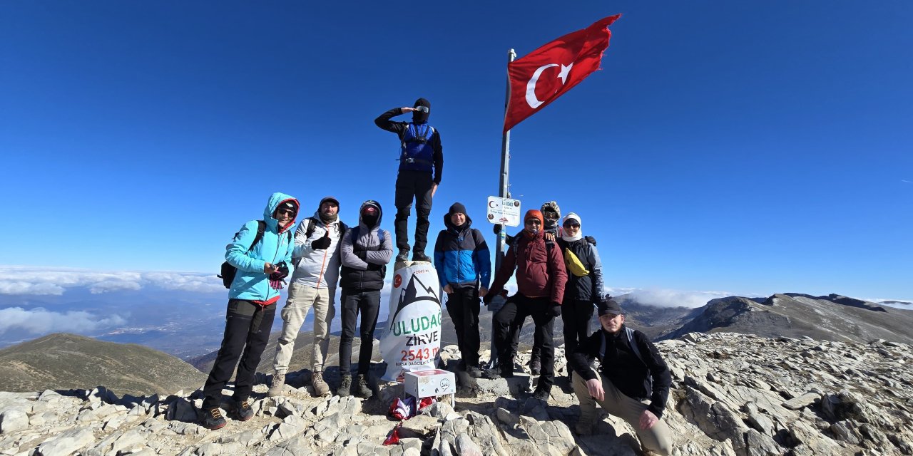 Ata’ya saygı için Uludağ’a tırmandılar