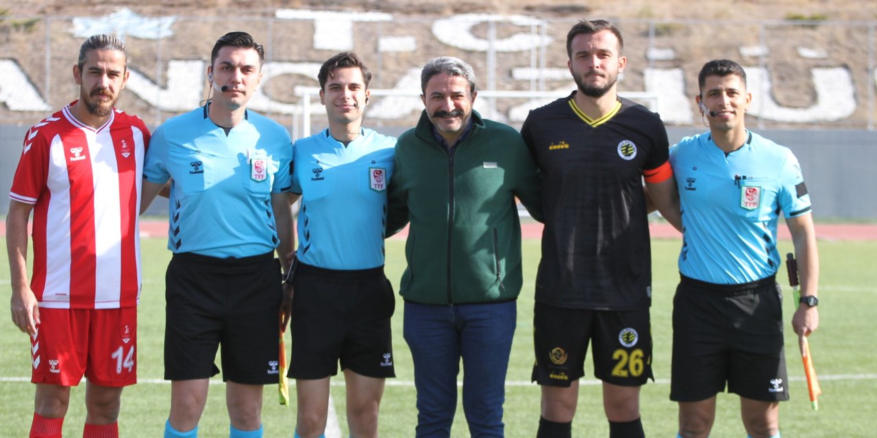 2 Eylül'ün maçında yazı turayı Spor İl Müdürü Hasan Kalın attı