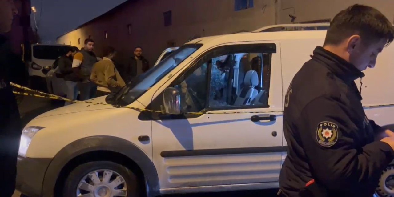 Seyir halinde olan otomobile ateş açıldı!