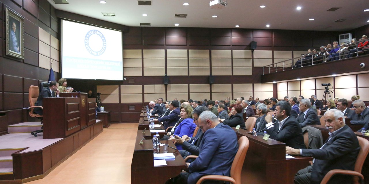 Eskişehir Büyükşehir Meclisi'nde akaryakıt istasyonu tartışması