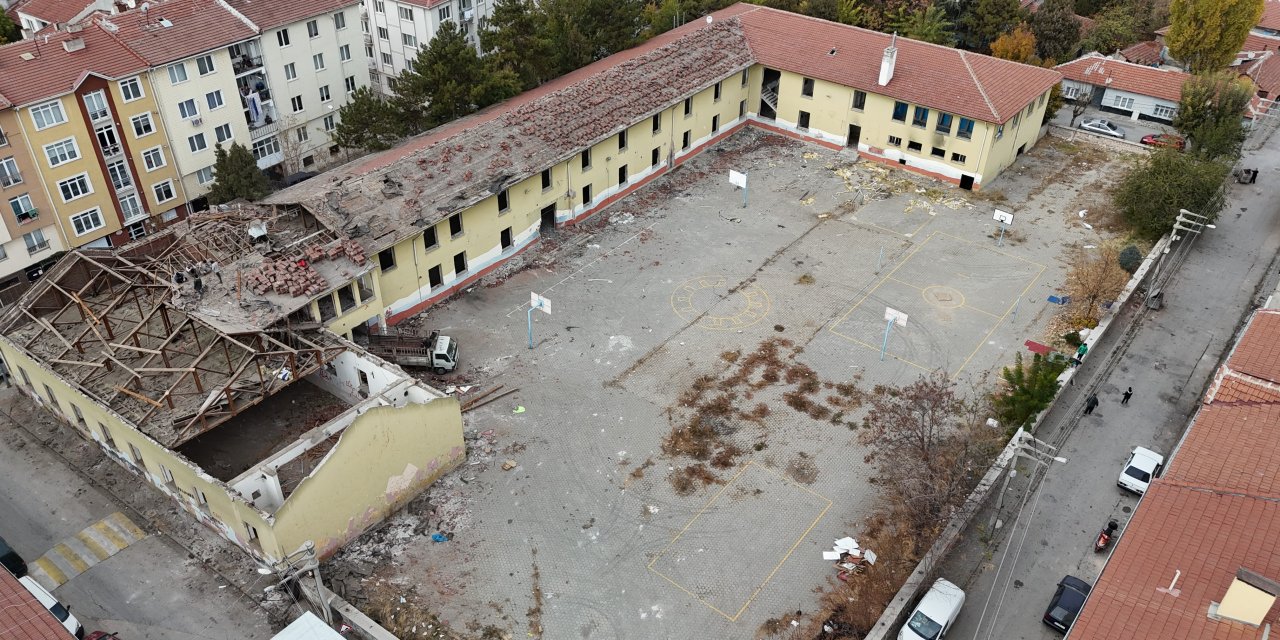 Eskişehir Valiliği düğmeye bastı: O okul yıkılıyor