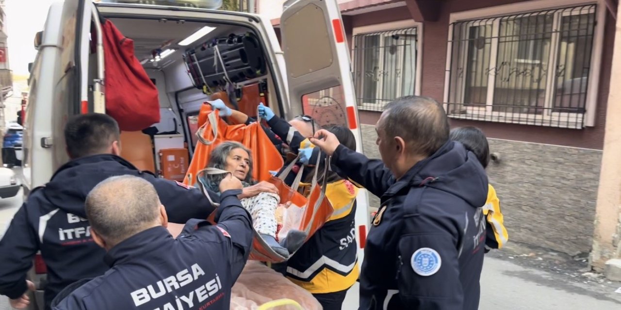 Bursa'da evlerinde mahsur kalan çift kurtarıldı