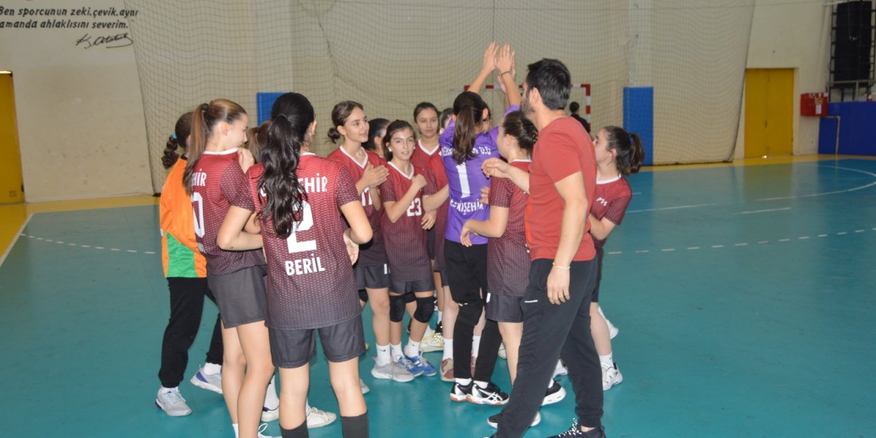 Eskişehir'de hentbol yıldızları sahada
