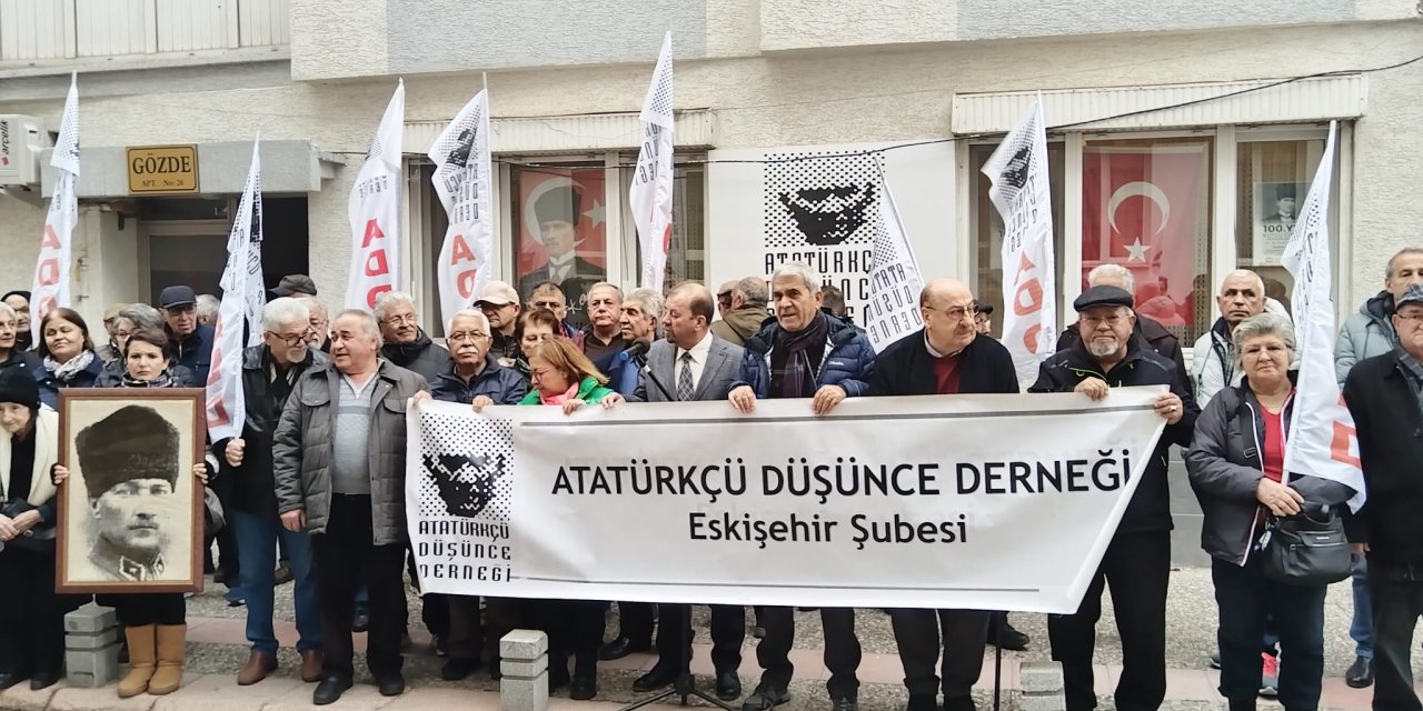 “Genç Subaylar Atasına ve Cumhuriyete bağlıdır”