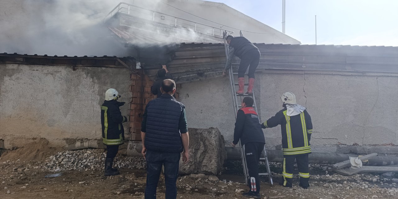 Afyonkarahisar'da çıkan yangın panik yarattı