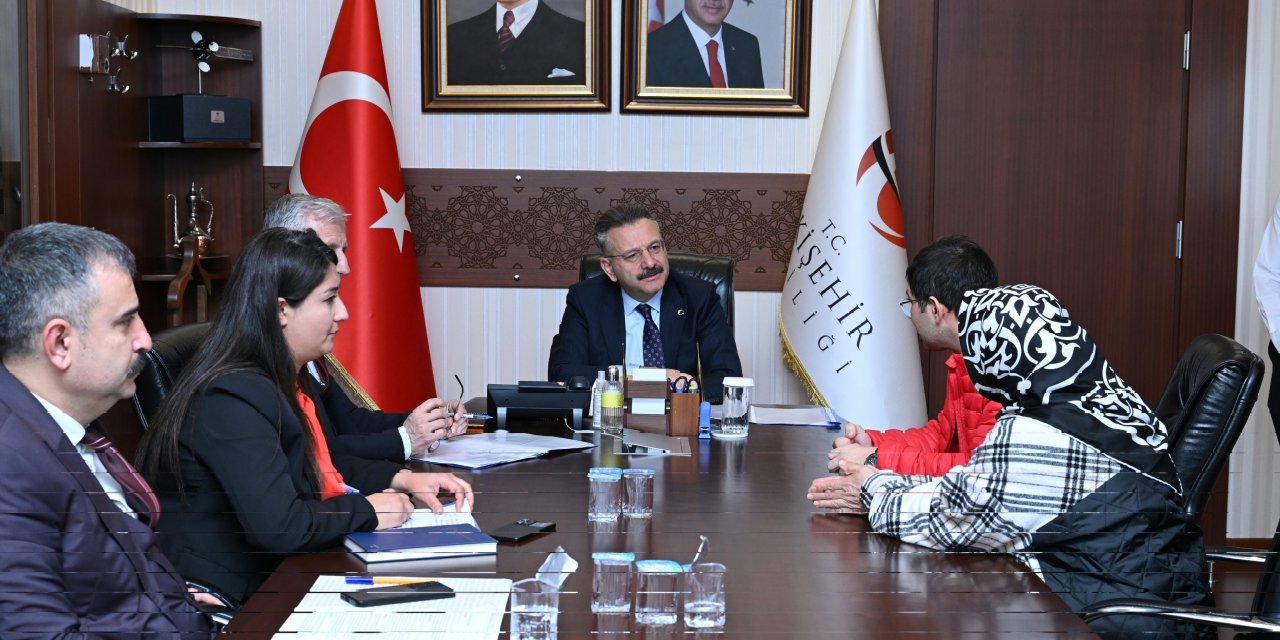 Vali Aksoy halkla buluştu