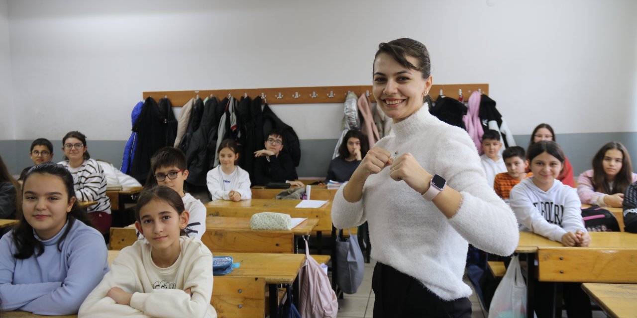 Bu öğretmen bir başka öğretmen