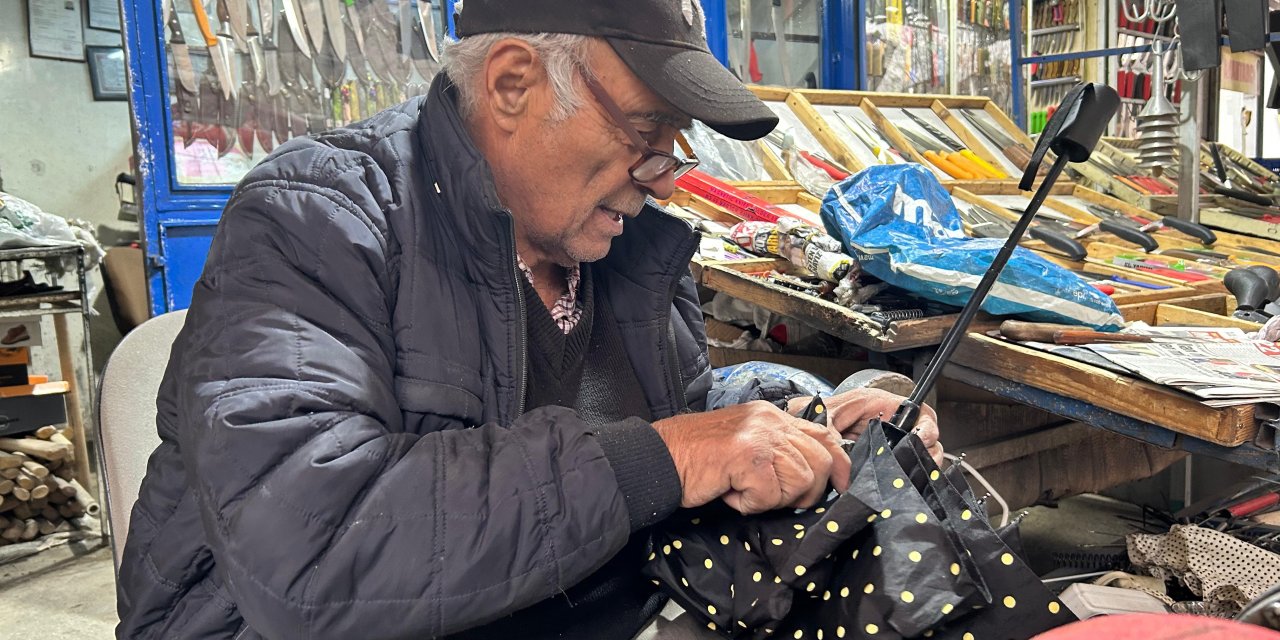 Eskişehir'de yağış ve fırtına tamircilerin işleri arttırdı