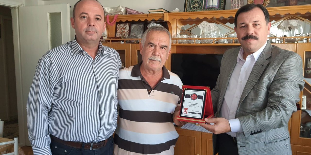 Onbir onbir Bilecikliler Grubu’ndan emekli öğretmenlere jest