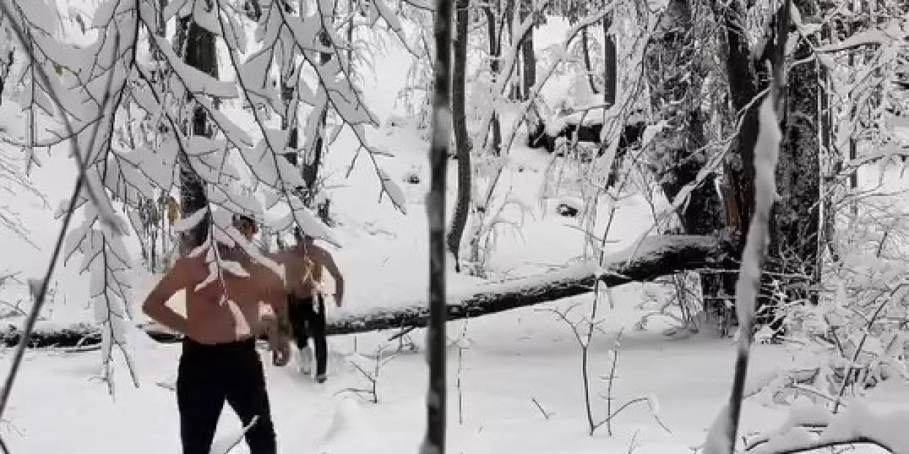 Uludağ'ın eteklerinde kar banyosu yaptı
