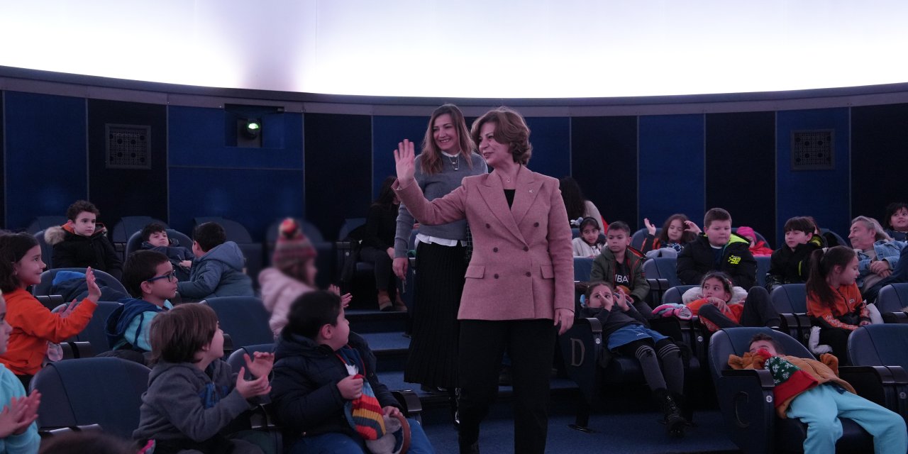 "Süper Kütleli Kara Delikler" filminin ilk gösterimi Eskişehir'de yapıldı