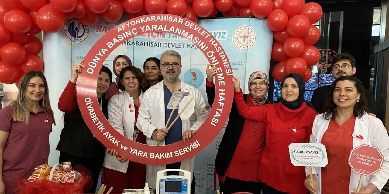 Yatağa bağımlı hastalarda çıkan yaralara dikkat çektiler