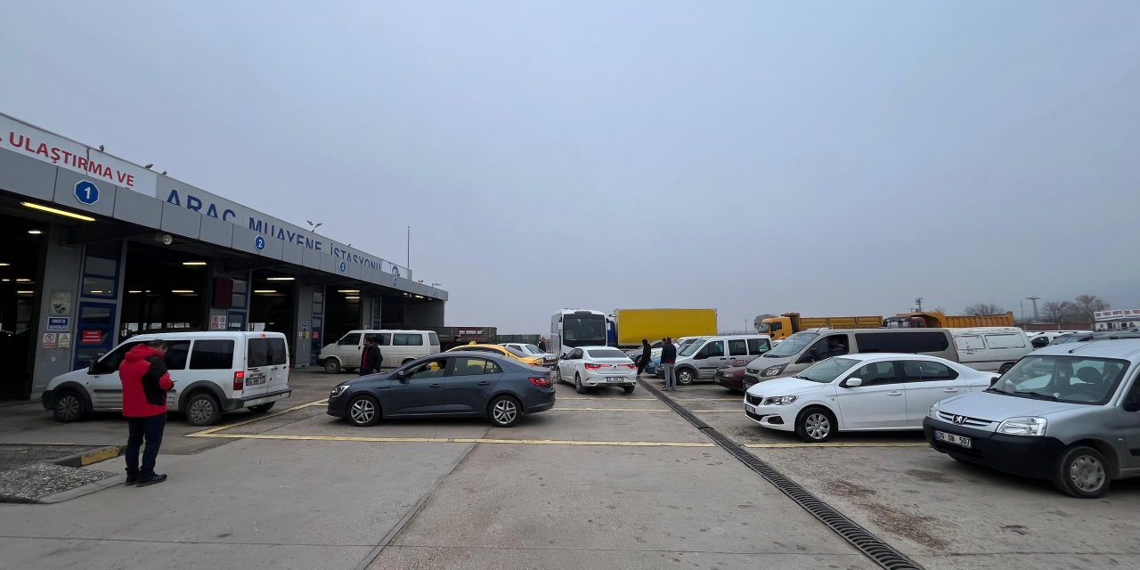 Eskişehir'de araç muayene istasyonlarında uzun kuyruklar oluştu