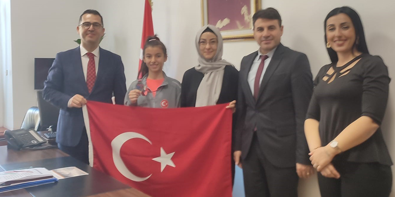 Eskişehirli sporcu Duru Sahra Olcay'dan Vali Yardımcısı Şenlik’e ziyaret