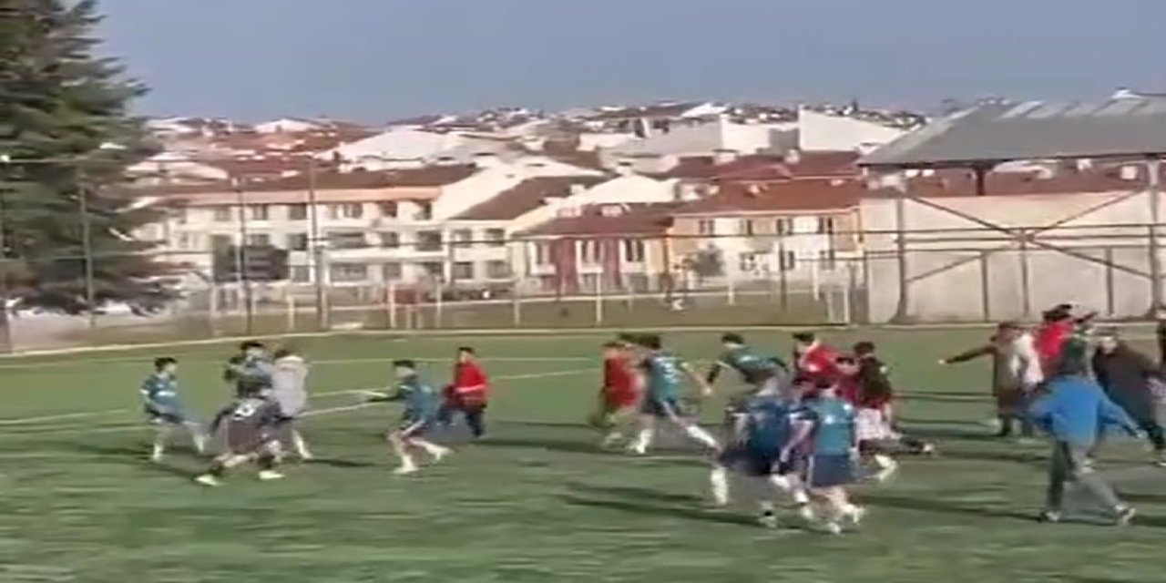 Eskişehir‘de futbol turnuvasında yumruklar konuştu!