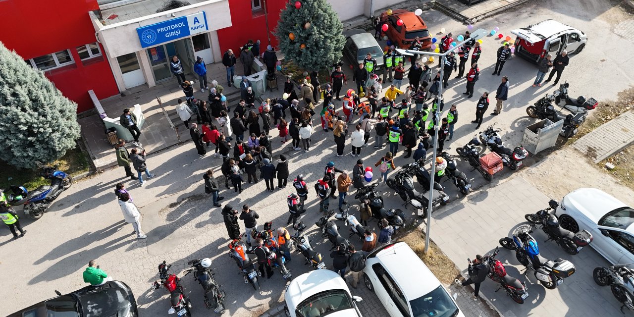 Motosiklet Kulübü üyelerinden örnek hareket