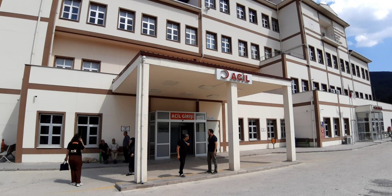 Bıçakla arkadaşını öldürdü
