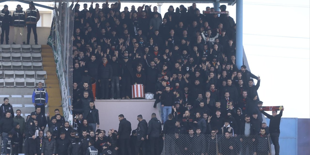 Eskişehirspor taraftarları büyük alkış aldı
