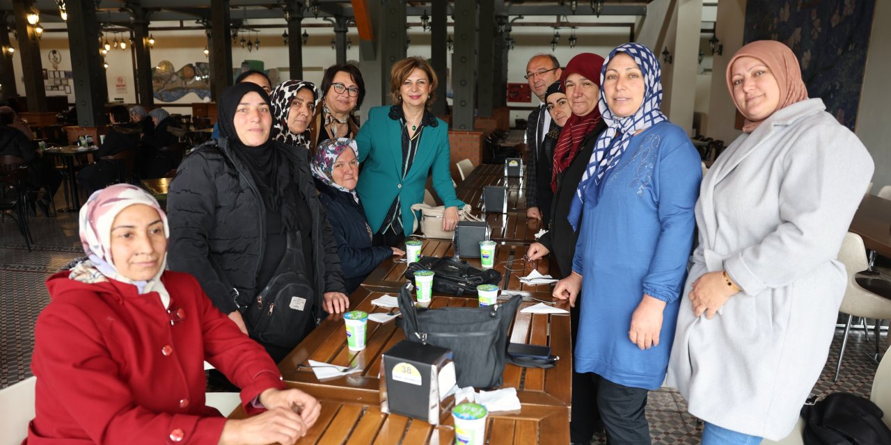 Başkan Ünlüce Seyitgazili kadınlarla Eskişehir'i gezdi