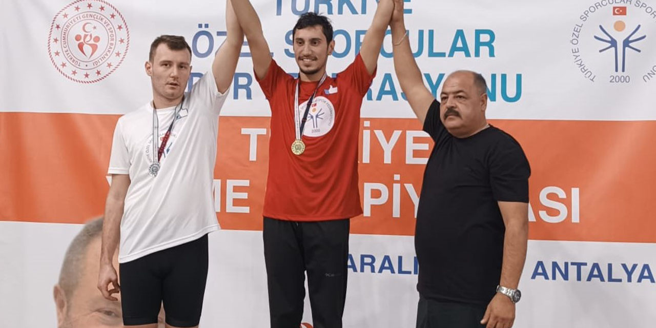 Büyükşehir sporcuları madalya ile döndü