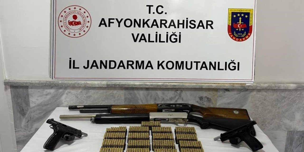 Jandarmadan ruhsatsız silah baskını!