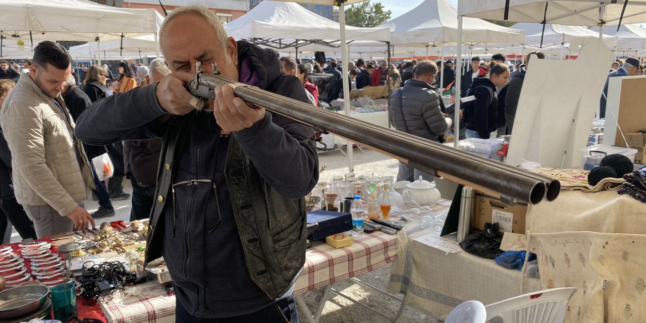 150 yıllık tüfek görenlerin dikkatini çekiyor