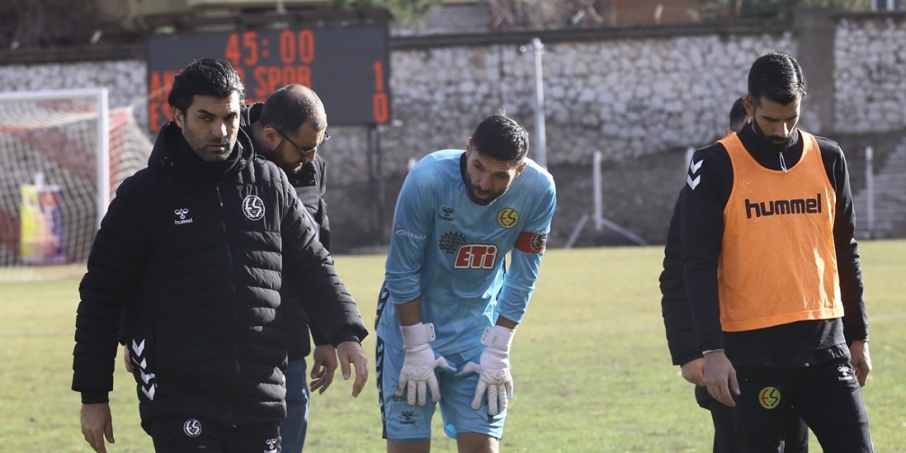Berkay ikinci yarı forma giydi Rasim devam edemedi