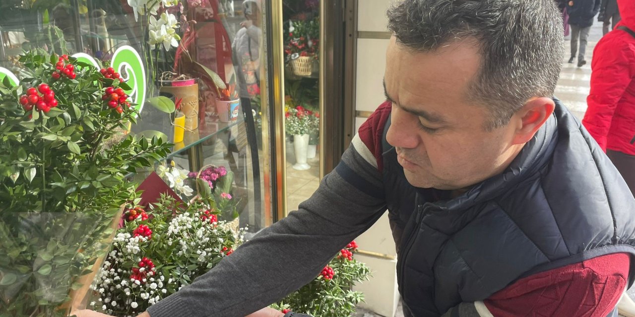 Kokina çiçeği vatandaşlardan yoğun ilgi görüyor