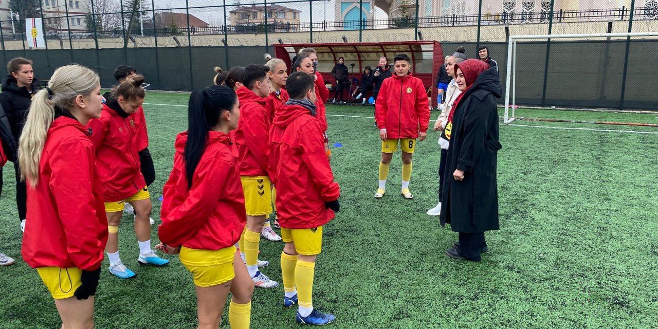 AK Parti İl Kadın Kolları Başkanı Ertorun'dan genç sporculara destek