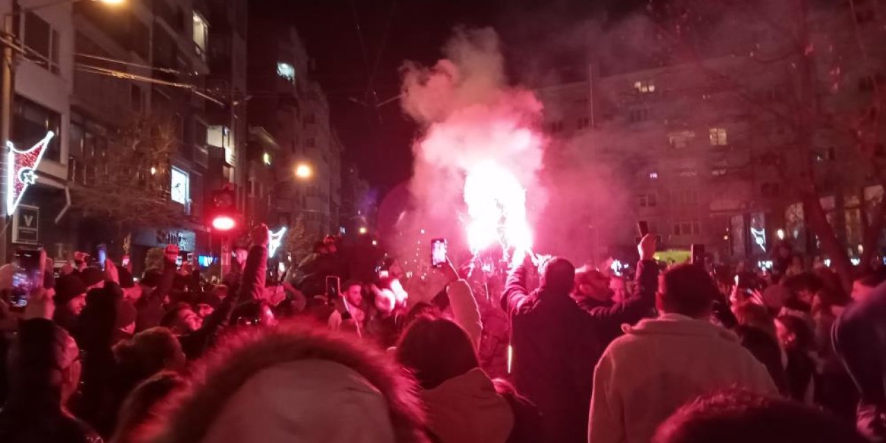Eskişehir’de yüzlerce vatandaş yeni yılı birlikte karşıladı