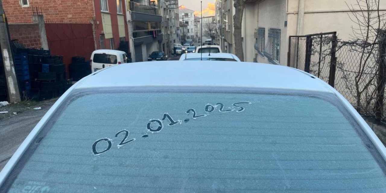 Eskişehir’de soğuk havadan camlar dondu!