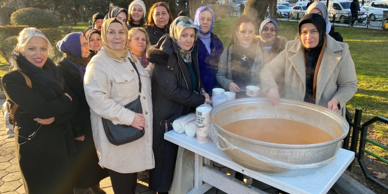 Eskişehir'de vatandaşlara sıcak çorba dağıtıldı