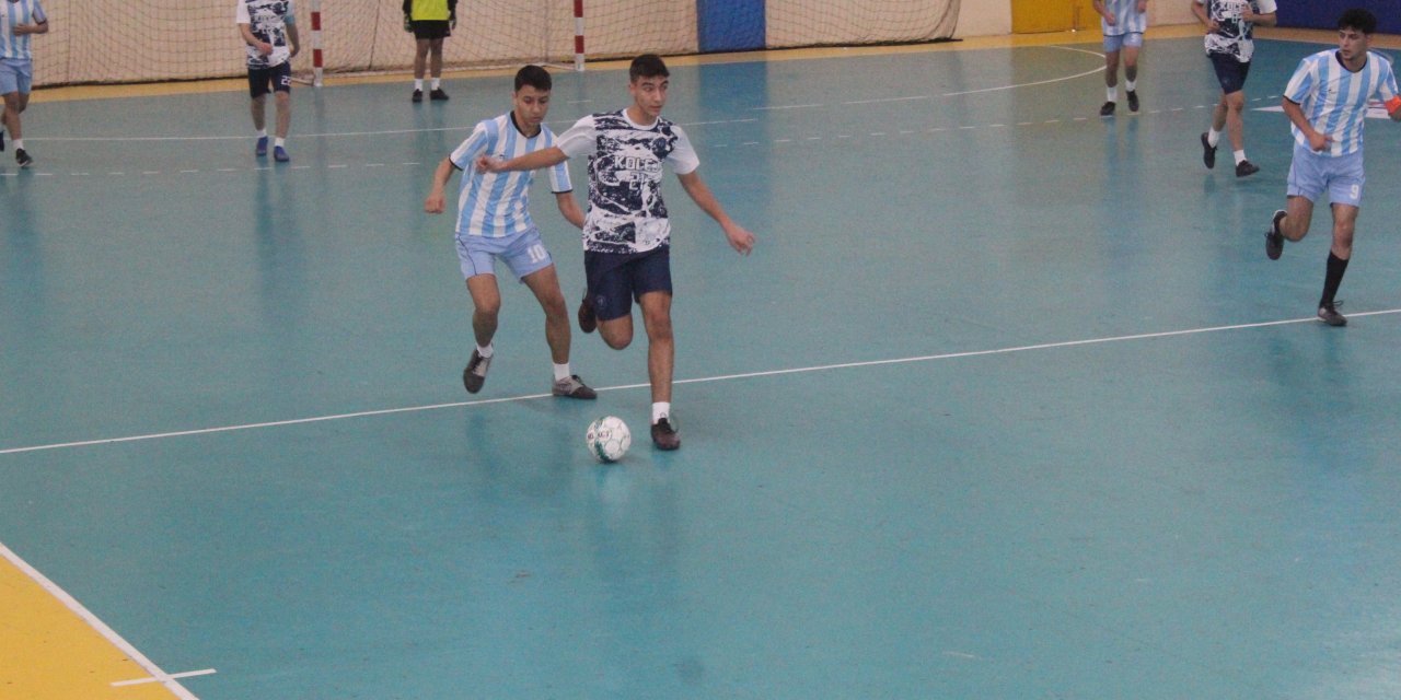 Liseli futsalcılar Porsuk’ta kapışıyor