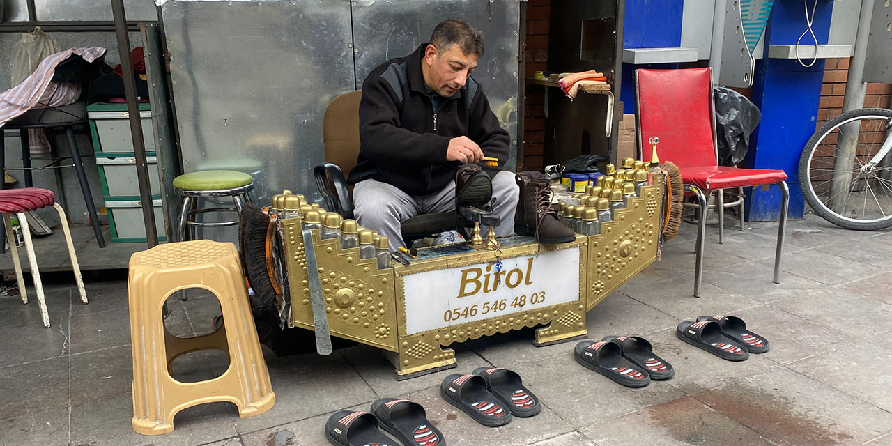Eskişehir'de ayakkabı boyacılığında randevu sistemi dikkat çekiyor