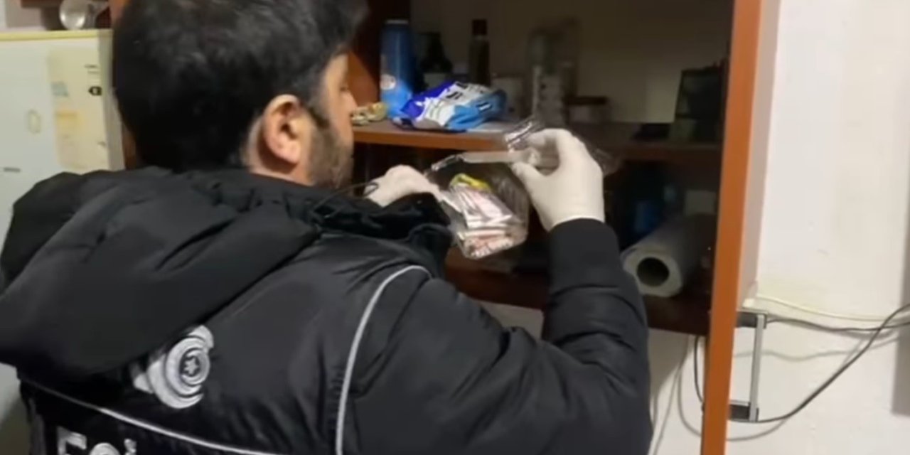 Uyuşturucu operasyonu için girilen evden birçok silah çıktı!