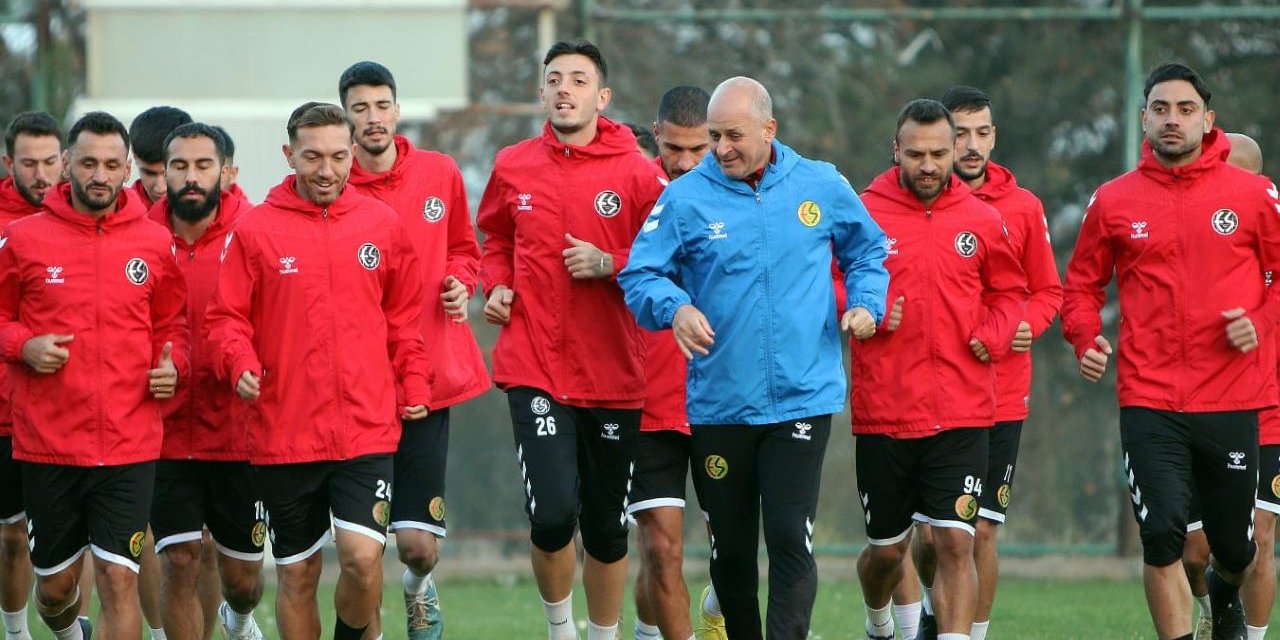 Şimşekler toplanıyor