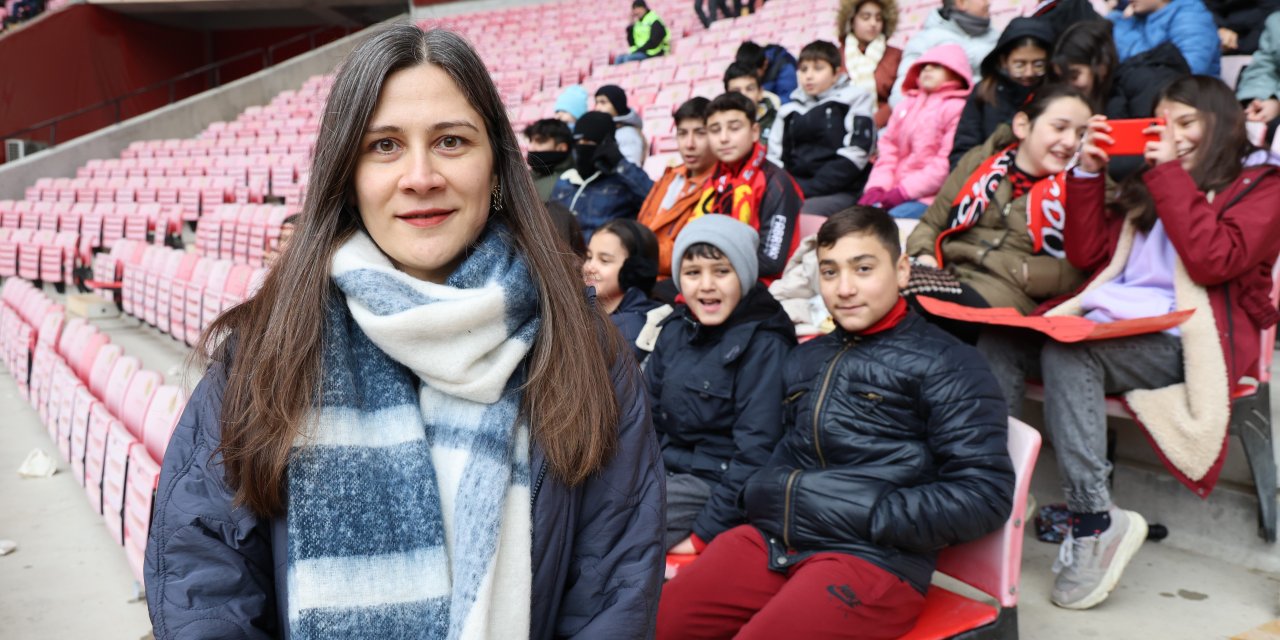 Daha önce maça gelmemiş yüzlerce çocuğu Eskişehirspor ile tanıştırdı