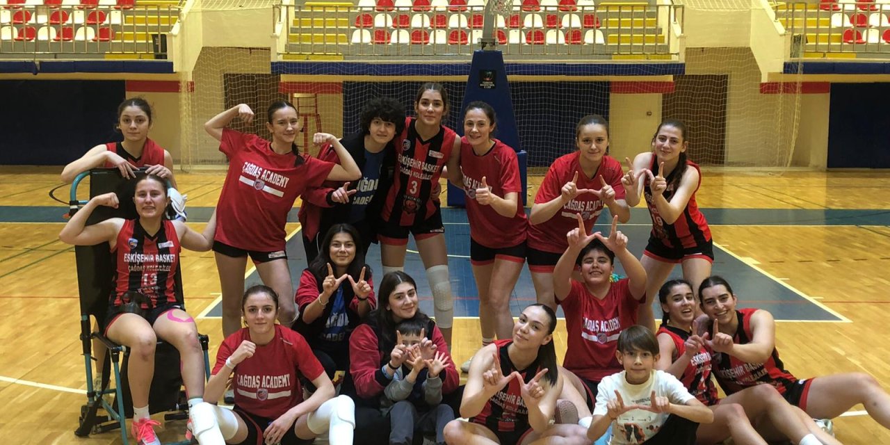 Çağdaş zaferle döndü (60-61)