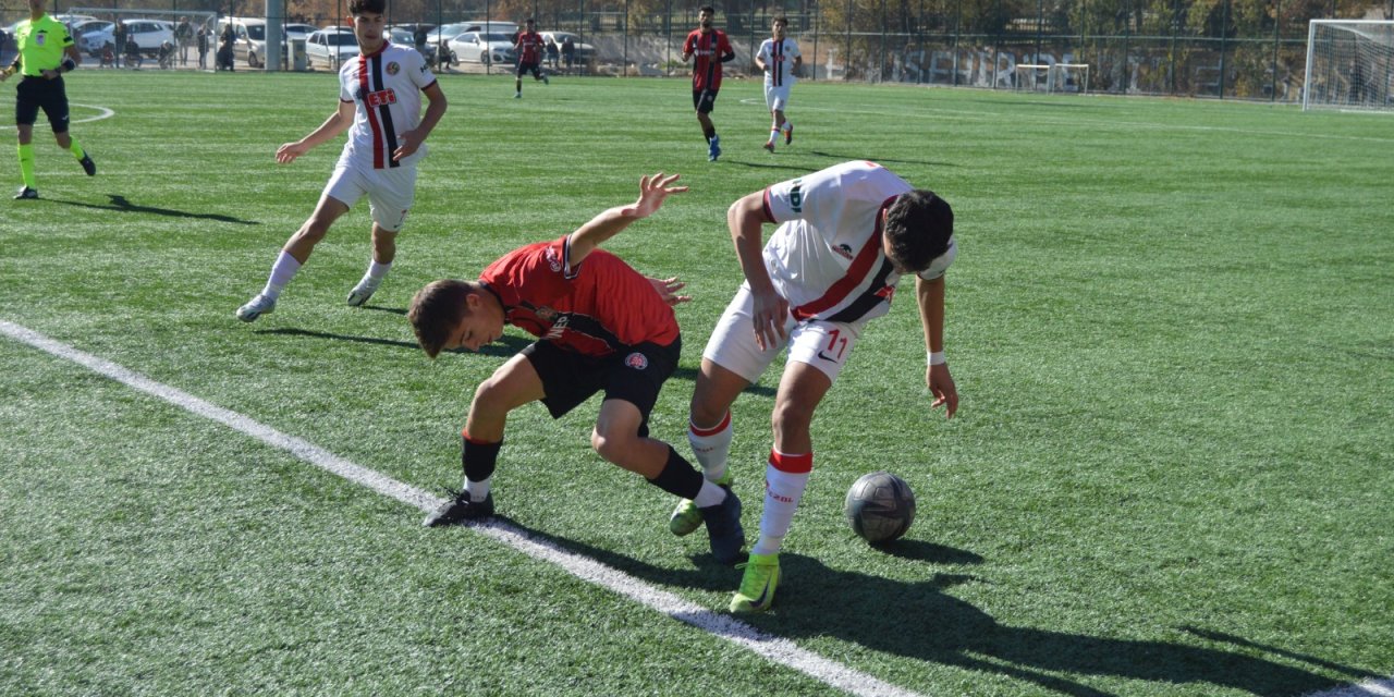 Eskişehirspor alt yapıda ev sahibi