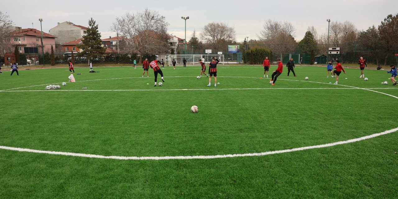 Şehrin kalbi Osmangazi Spor Sahası'nda atıyor