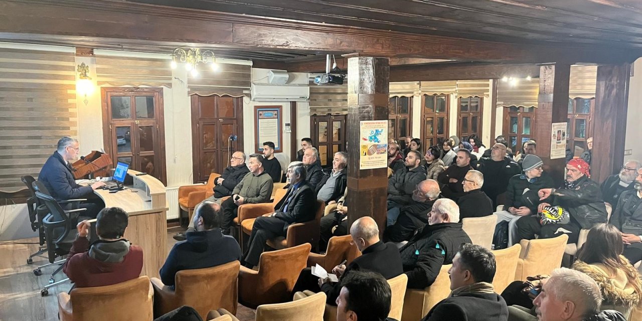 Şahruz Ak Atabay “İran Türkmenleri” konulu sohbette konuştu